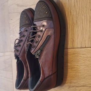 Women shoes,  size 39 (European) , size 8 (US)
